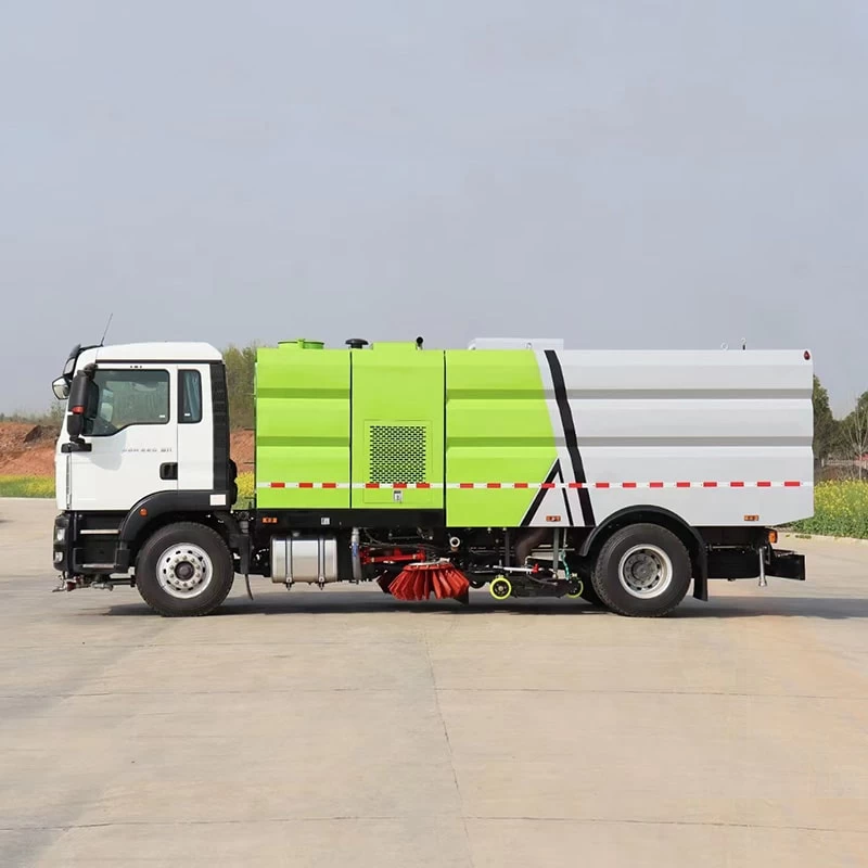 SINOTRUK high quality 4*2 new or used sweeper-washer truck Front Side View
