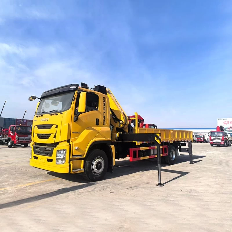 ISUZU 4X2 Cargo Truck with 12 Tons Knuckle Boom Crane Truck Oblique Front View
