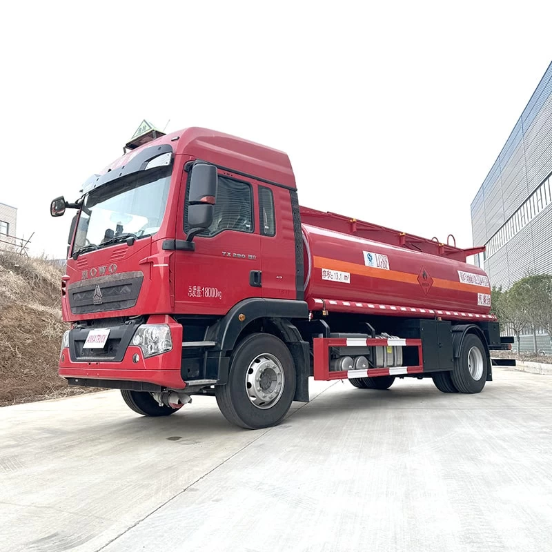 HOWO 4*2 iron oil diesel fuel bowser for sale Oblique Front View