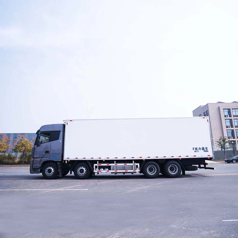 Foton 8X4 25ton food truck refrigerator freezer Front Side View 