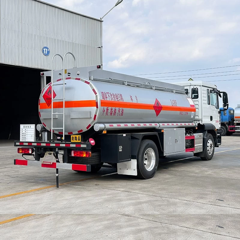 SINOTRUK 4*2 11ton fuel tanker truck oil tank truck Oblique Back Plot