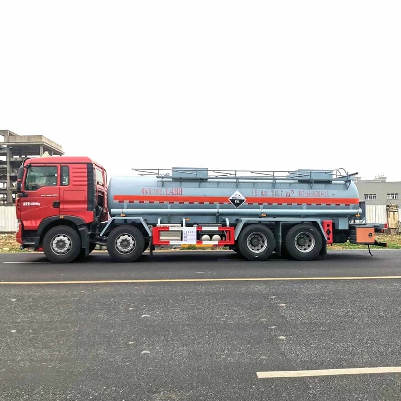 HOWO 8*4 10m3 vitriol corrosive transporte liquid truck Front Side View