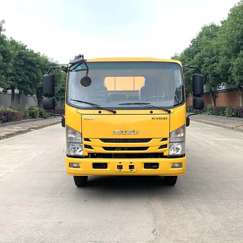 JAPAN Isuzu 80K 4*2 car anti-collision buffer truck Front View
