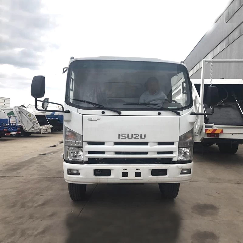 Hot ISUZU ELF 8CBM 4x2 Rear Loader Garbage Disposal Truck
Front View