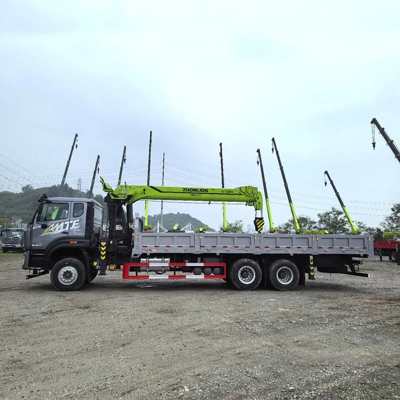 Howo 6x4 14 Ton Truck-mounted telescopic cranes for Price
Front Side View