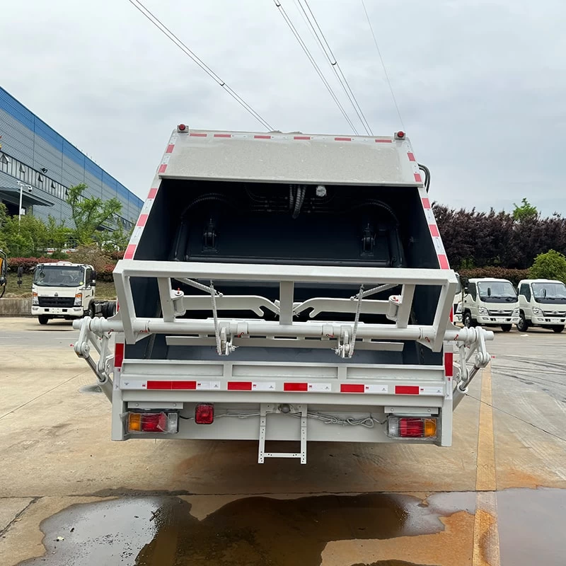Janpan Brand 4 X 2 15 CBM Compactor Garbage Truck Back Image 
