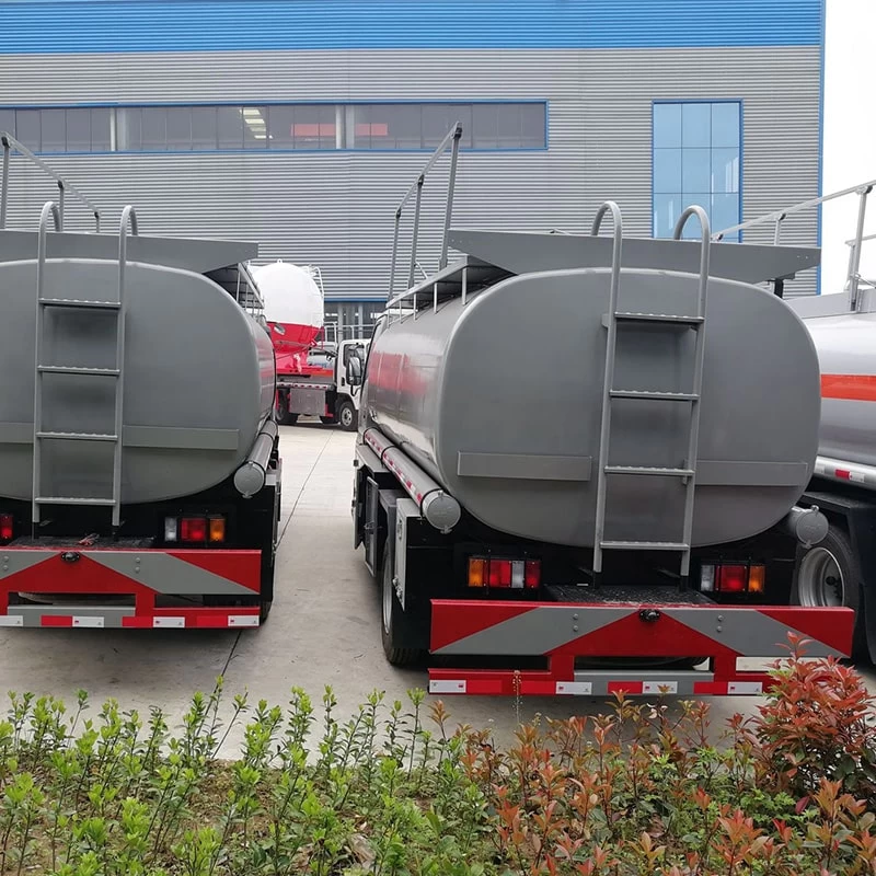Japan Brand ISUZU 4x2 5000L Mini Refuel Truck Back Image
