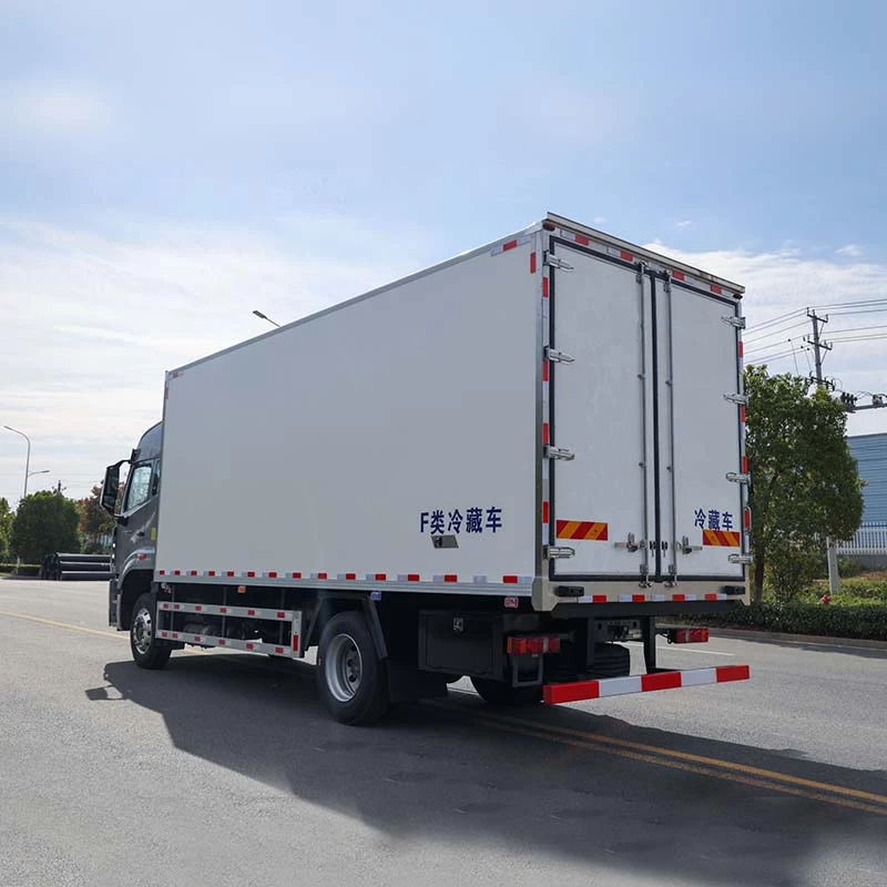 Sinotruk HOWO Freezer Box Truck Light duty 6.8m For Sale Oblique Back Plot
