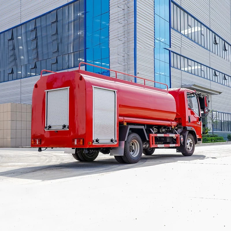 SINOTRUK specialized vehicle 4*2 5cbm water tank fire truck Oblique Back Plot