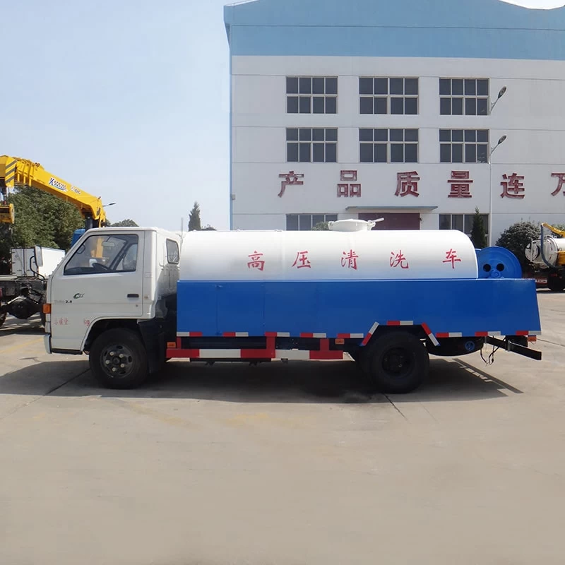 JMC 4*2 6cbm high pressure vacuum truck sewage suction Front Side View
