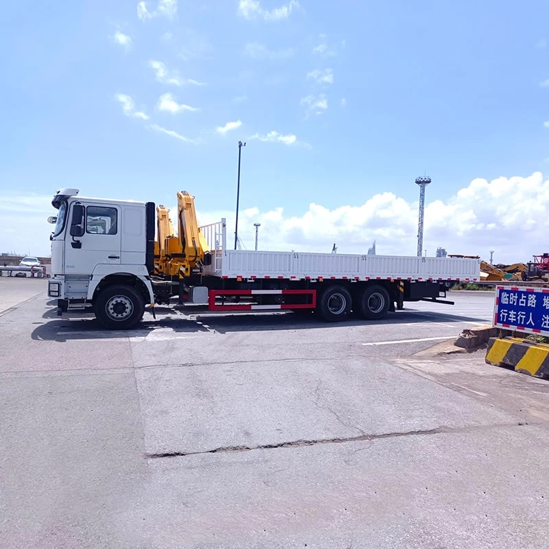 China Factory Shacman 12 tons Hydraulic Mobile Truck Crane
Front Side View