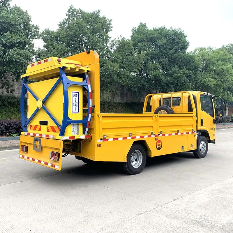 JAPAN Isuzu 80K 4*2 car anti-collision buffer truck Oblique Back Plot 
