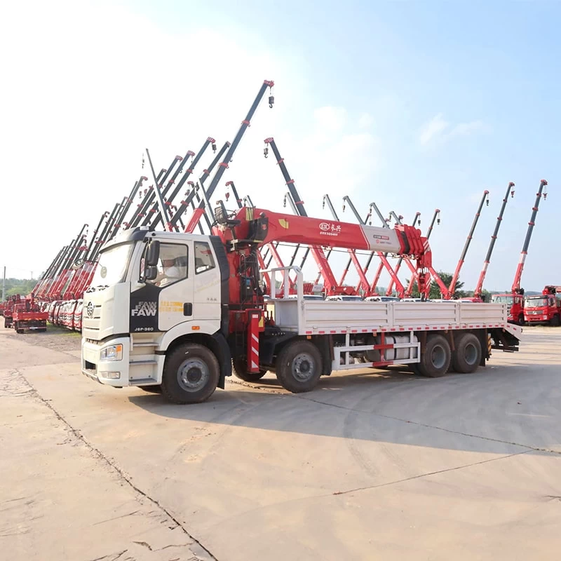 FAW 4*2 straight arm mobile truck mounted crane Oblique Front View