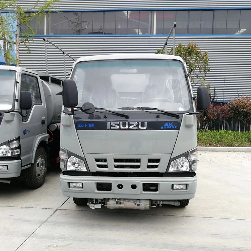 Japan Brand ISUZU 4x2 5000L Mini Refuel Truck Front View