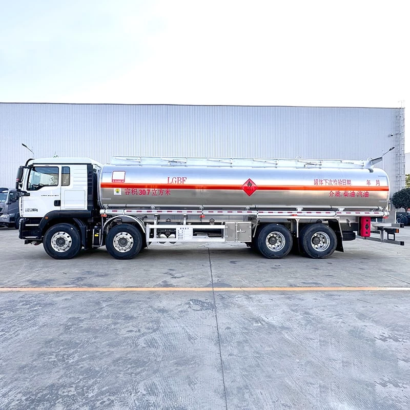 HOWO 8*4 20cbm oil fuel diesel transport delivery truck Front Side View
