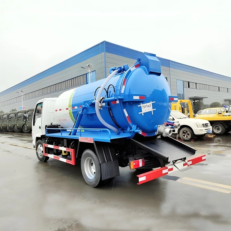 ISUZU ELF 5000L Mini Small Sewage Suction Truck Price Oblique Back Plot
