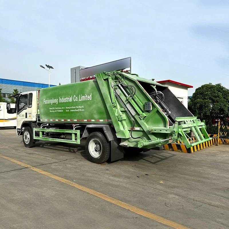 Howo 9 CBM 4x2 Small Compressing Rubbish Truck for Sale Oblique Back Plot
