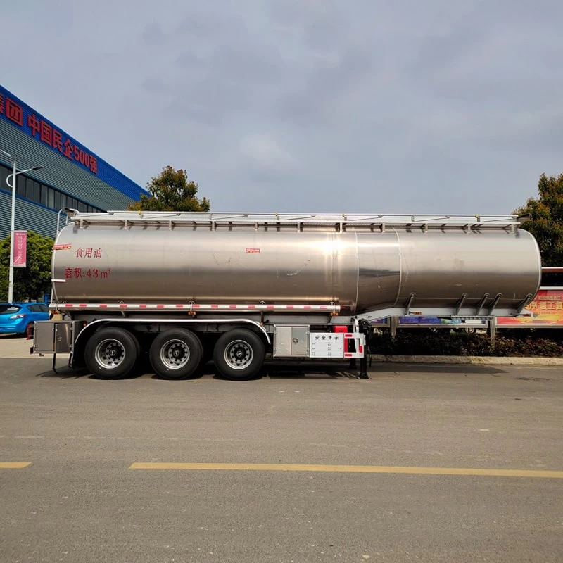 Heavy Duty 3 Axles 43000L Oil Fuel Tanker Trailer For Sale
Front Side View