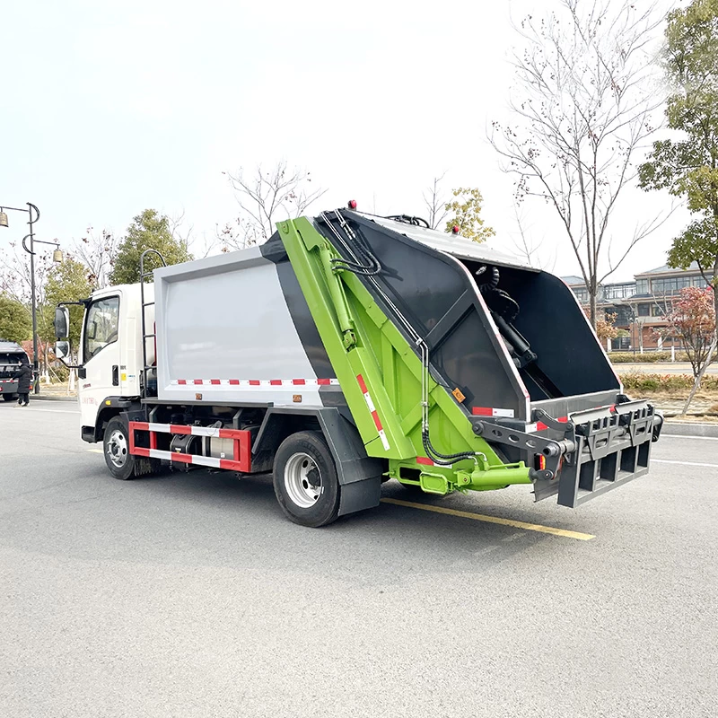 SINOTRUK HOWO 4*2 sanitation compressed garbage truck Oblique back plot