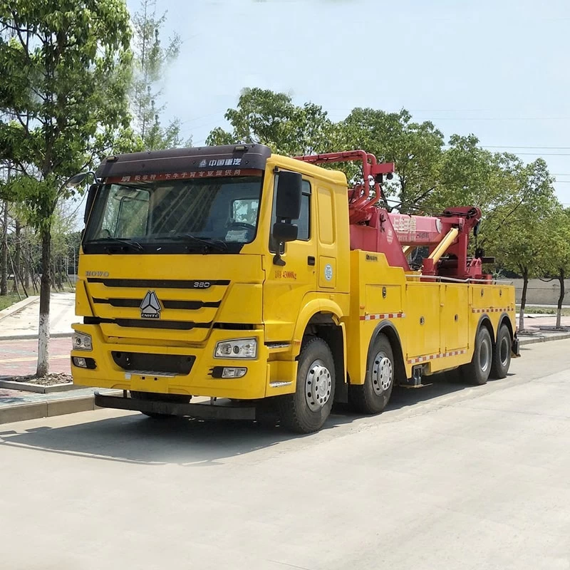 SINOTRUK 80 ton dragging towing heavy duty wrecker truck Oblique Front View
