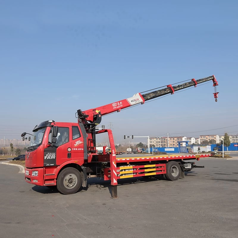 FAW 4*2 straight arm truck mounted telescopic crane Oblique Front View