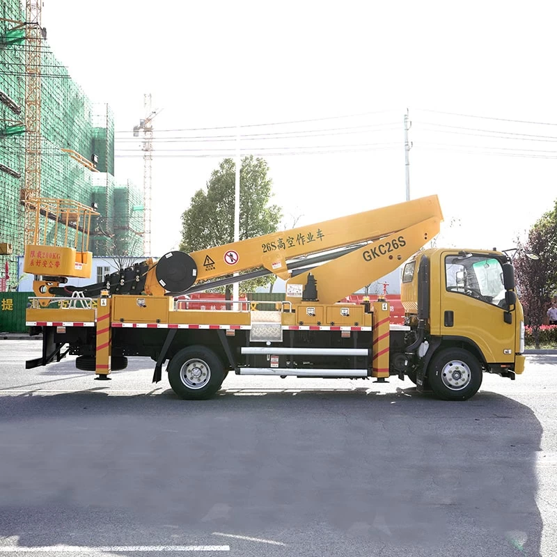 ISUZU new or used 4*2  26 meters aerial work truck Front Side View
