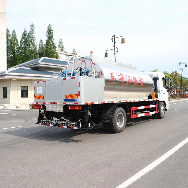SHACMAN road construction 4*2 5CBM asphalt distribution truck Oblique Back Plot
