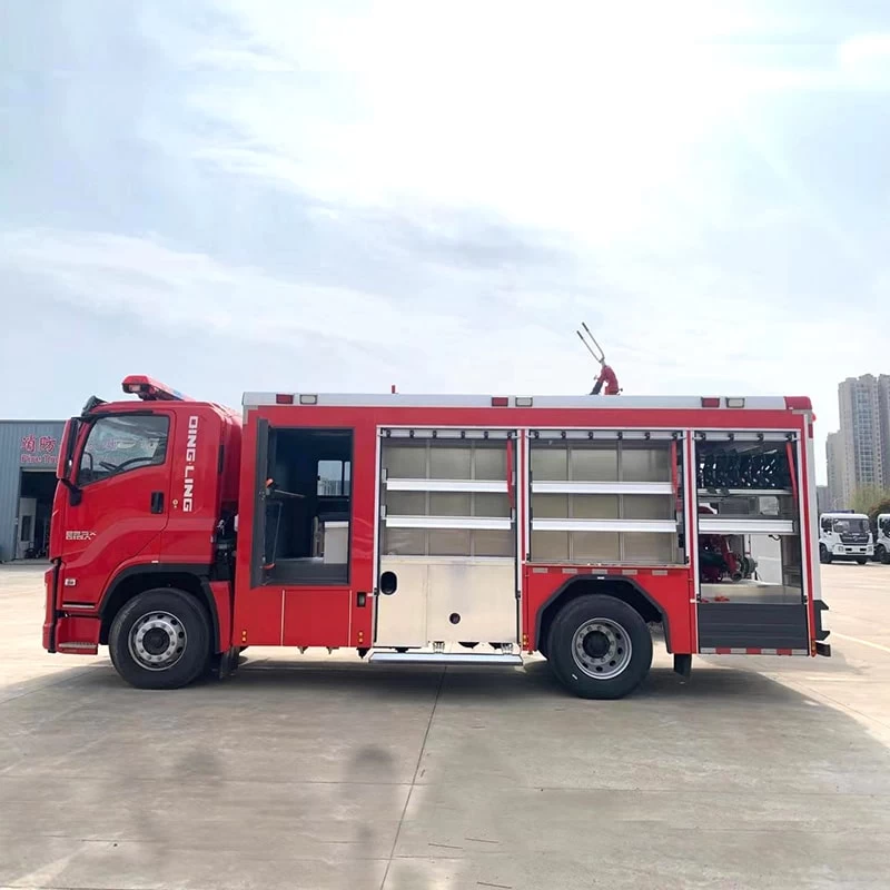 ISUZU 4*2 new or used 8cbm water tank fire fighting truck Front Side View
