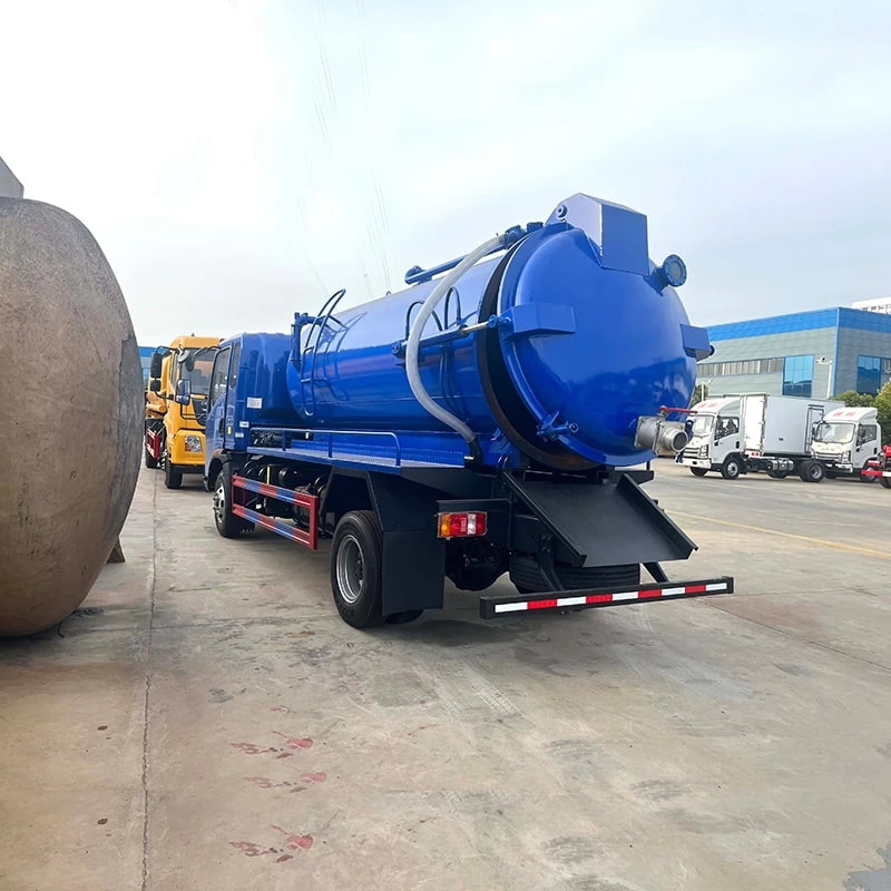 SINOTRUK 4*2 5 cubic vaccum fecal sewage suction truck Oblique Back Plot