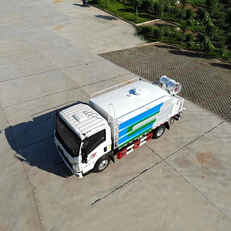 Howo Light Duty 4X2 5cbm Water Spray Tank Truck Oblique Front View