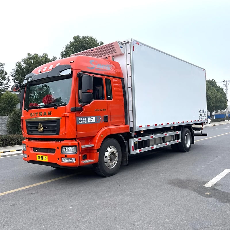 New diesel HOWO 41m3 vegetable truck refrigeration Oblique Front View
