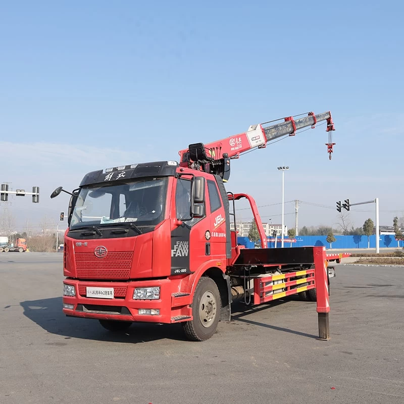 FAW 4*2 straight arm truck mounted telescopic crane Oblique Front View