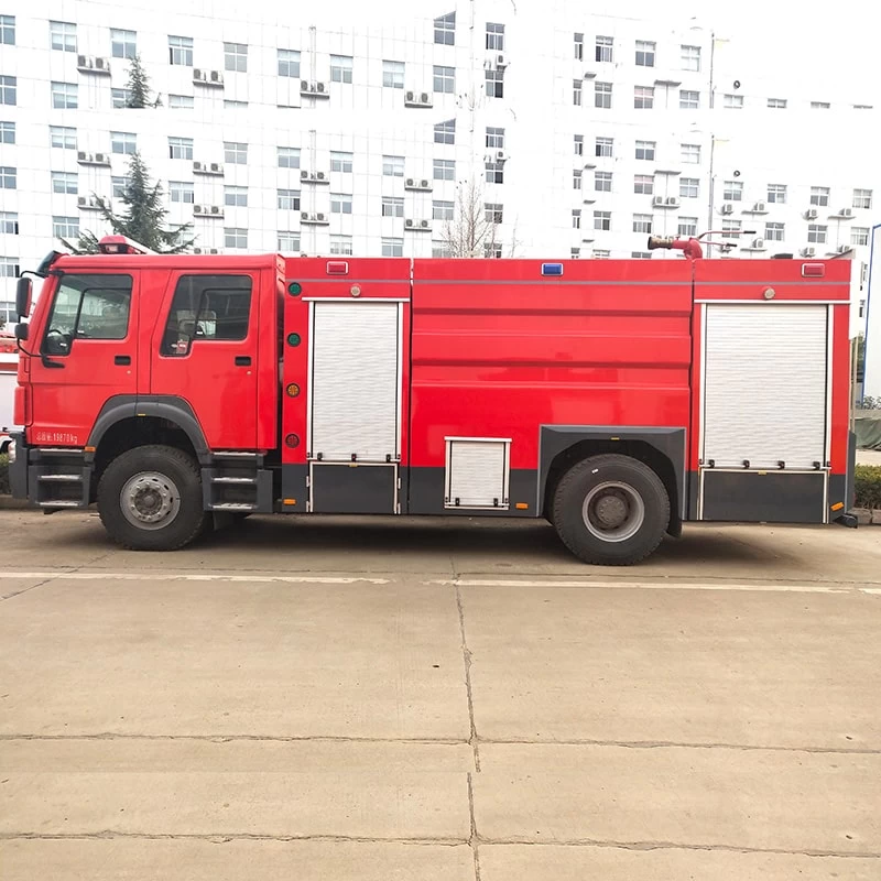 Howo 4 x2 8000L Water Tank Fire Truck for Sale Front Side View