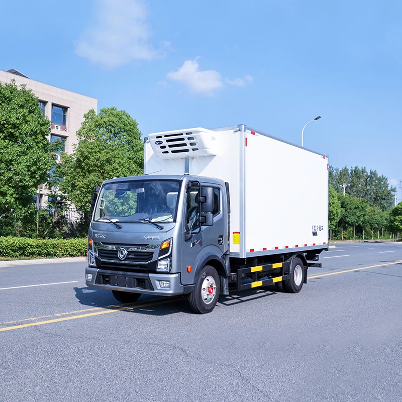 DongFeng small 5ton refrigerated truck Oblique Front View