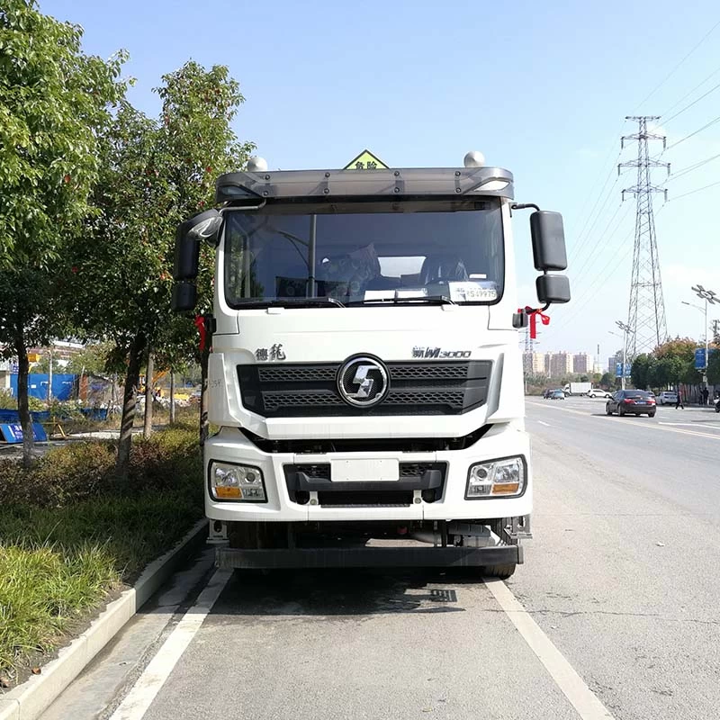 Shacman 8X4 30000liter fuel Oil tank transport truck Front View 