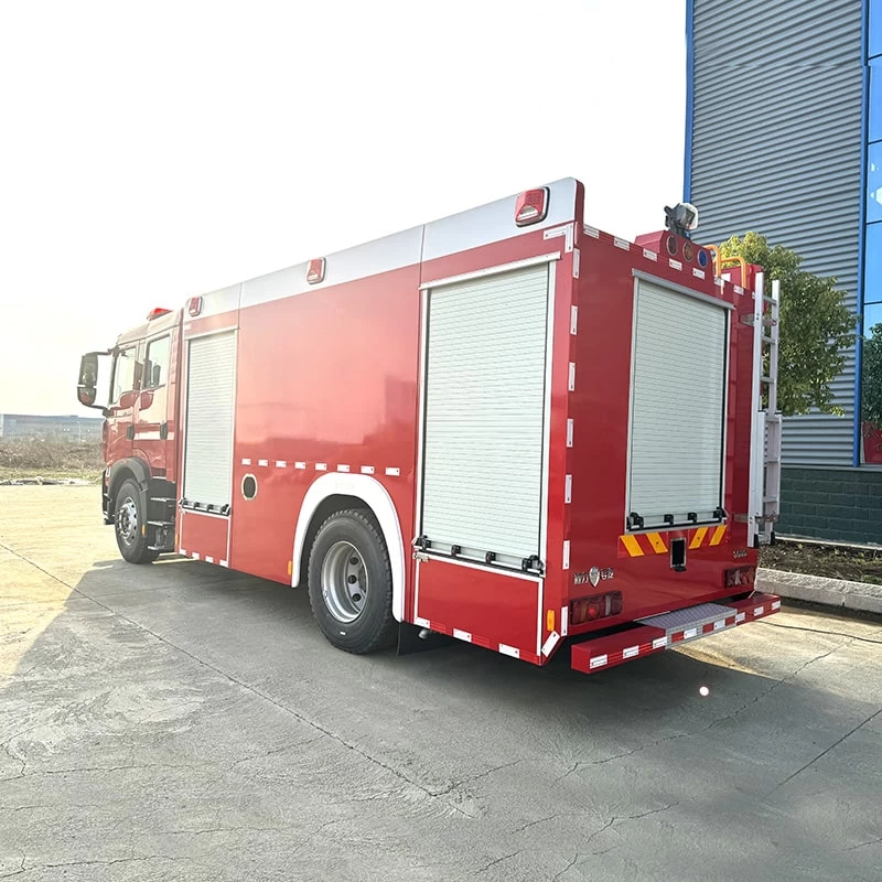 HOWO high quality 8cbm 4*2 foam fire fighting truck Oblique Back Plot
