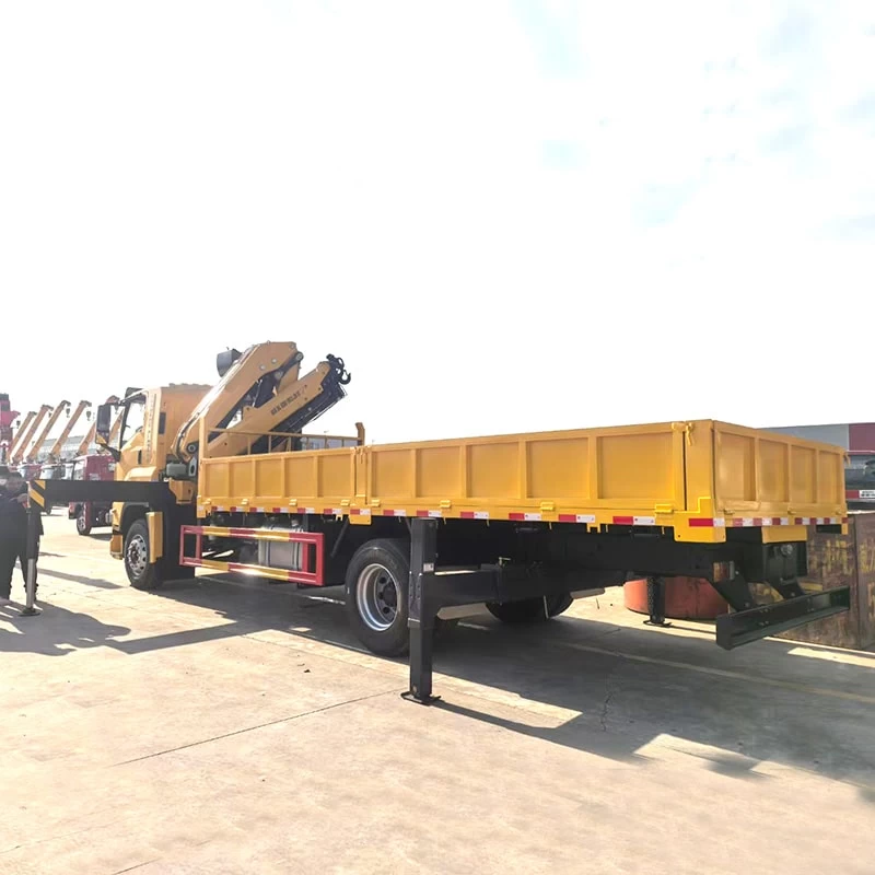ISUZU 4X2 Cargo Truck with 12 Tons Knuckle Boom Crane Truck Oblique Back Plot
