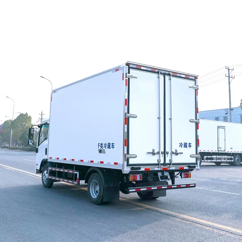 Japanese brand Isuzu 4.2m small mini refrigerated truck Oblique Back Plot