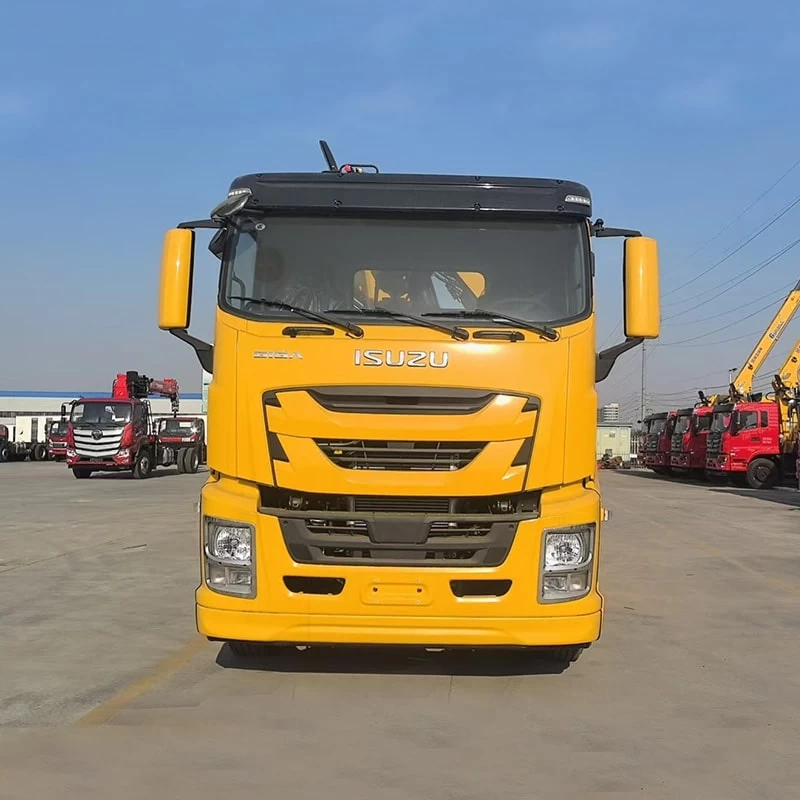 ISUZU 4X2 Cargo Truck with 12 Tons Knuckle Boom Crane Truck Oblique Front View
