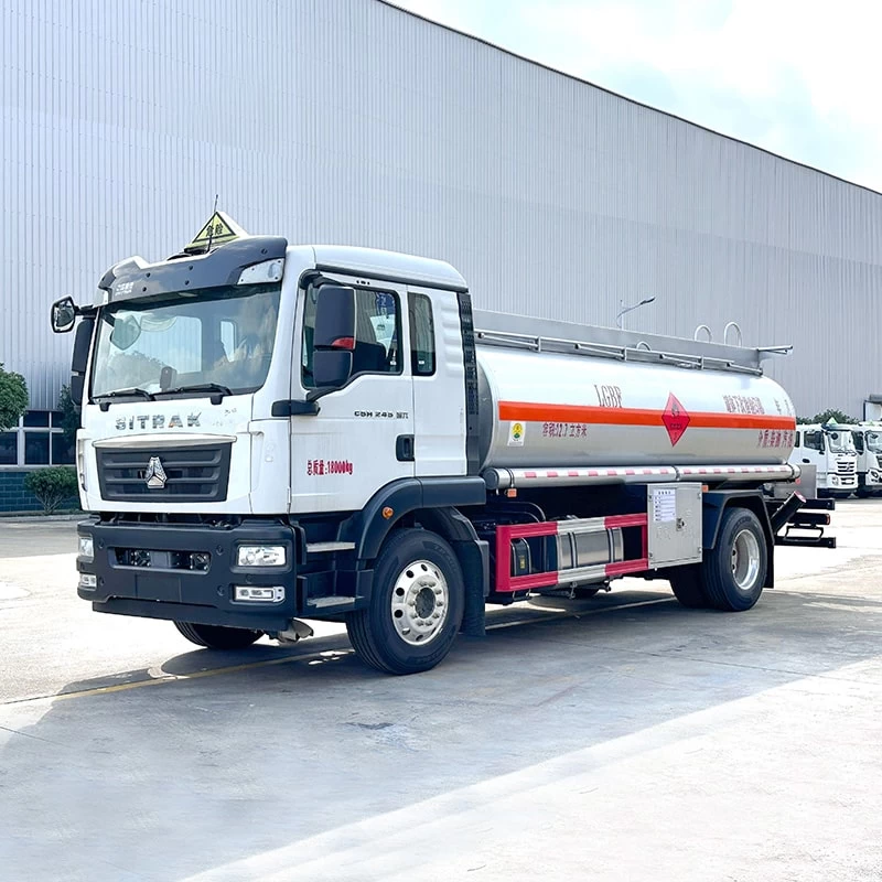 SINOTRUK 4*2 11ton fuel tanker truck oil tank truck Oblique Front View
