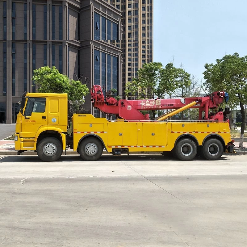 SINOTRUK 80 ton dragging towing heavy duty wrecker truck Front Side View
