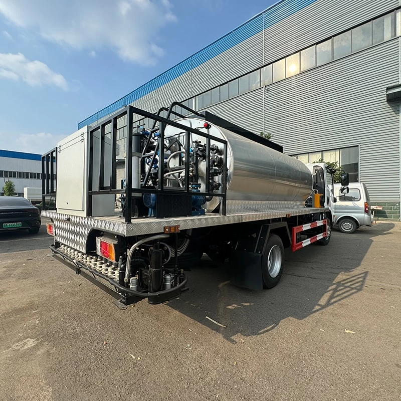 ISUZU 8 CBM 4*2 Bitumen Spray Hot Oil Tank Trucks -anka truck