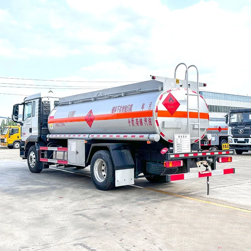 SINOTRUK 4*2 11ton fuel tanker truck oil tank truck Oblique Back Plot
