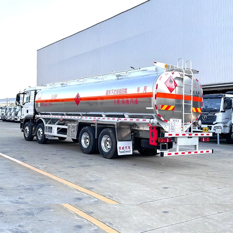 HOWO 8*4 20cbm oil fuel diesel transport delivery truck Oblique Back Plot