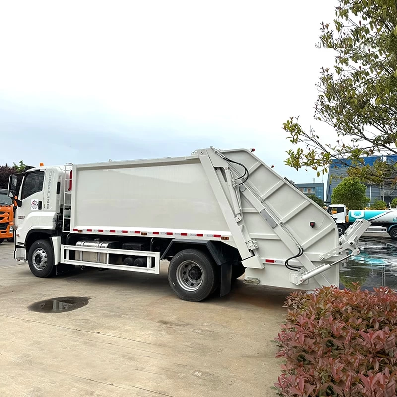 Janpan Brand 4 X 2 15 CBM Compactor Garbage Truck Oblique Back Plot
