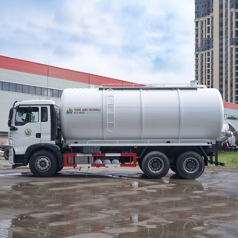 Sinotruk 24 Tons High-Pressure Cleaning Suction Truck Sewer Front Side View
