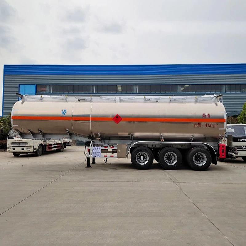Aluminum Alloy 42000L 3 Axle Water Edible Oil Delivery Tank Front Side View