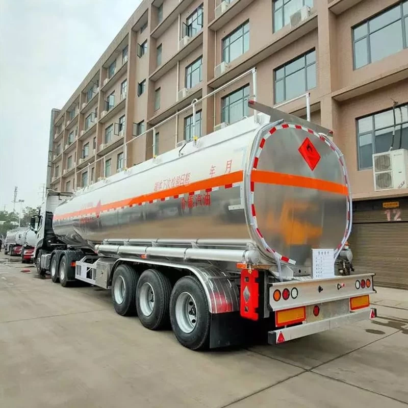 3 Axles 46000L Water Edible Cooking Oil Delivery Tank Oblique Back Plot
