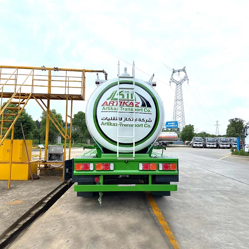 Semi Trailer Aluminum Oil Water Liquid Fuel Tanker Truck Back Image
