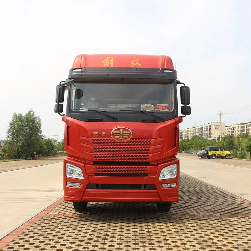 FAW 8*4 animal poultry chicken pig transport truck Front View